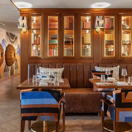 Wine & Books Готель 5*
